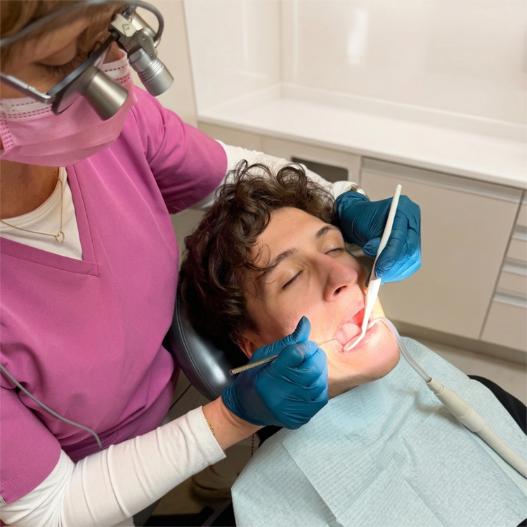 Zabieg stomatologiczny w Top-Dental